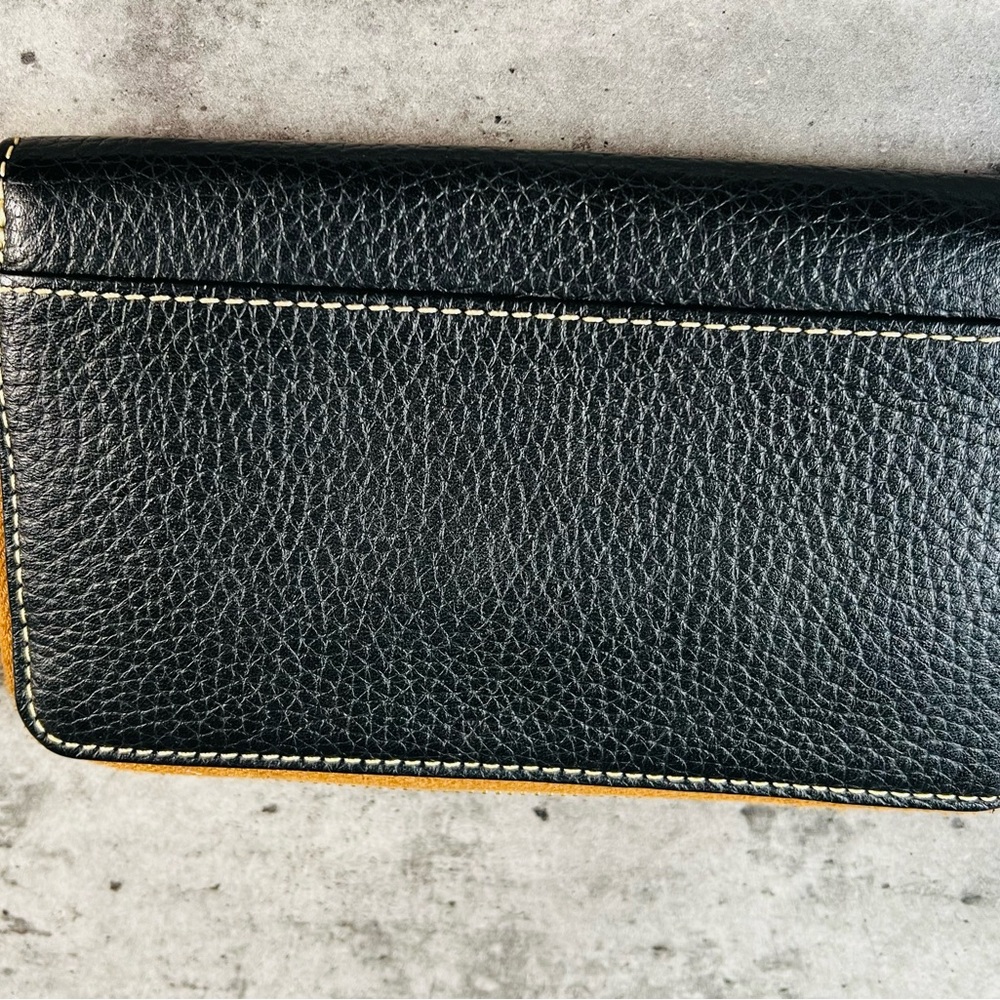 Dooney & Bourke Black Pebble Grain Large Zip Around Wallet - Picture 2 of 4